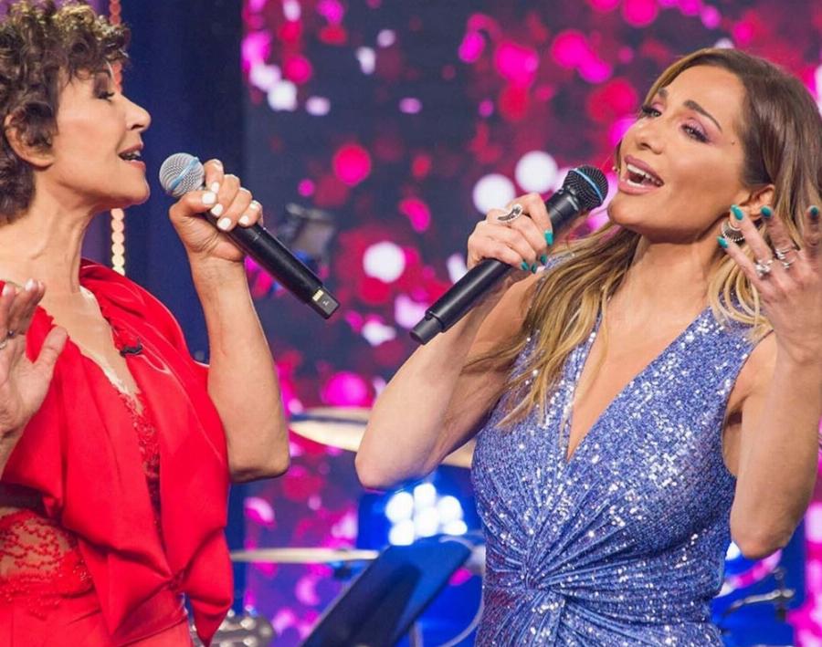 Δέσποινα Βανδή και Κωνσταντίνα: Αποθεώθηκαν στο chart show ερμηνεύοντας τους «5 ανέμους»