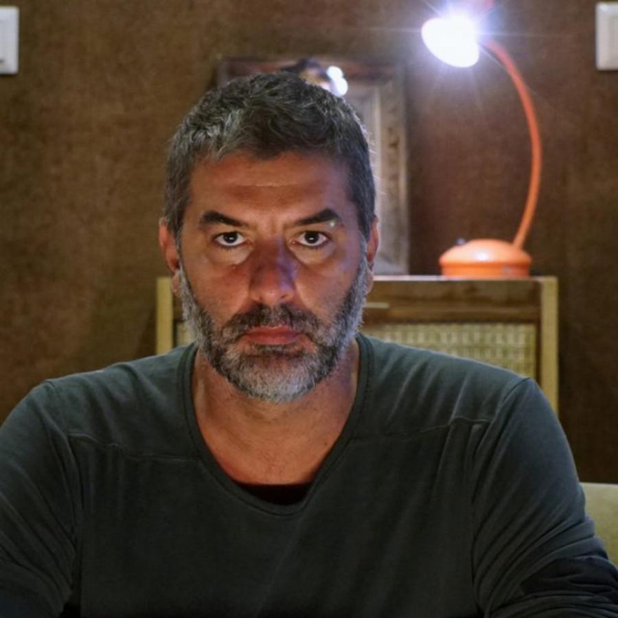 Bασίλης Μπισμπίκης: “Σταμάτησα το σχολείο, ξεφτίλιζα τους γονείς μου, έπαιζα ξύλο, έβριζα τους καθηγητές”