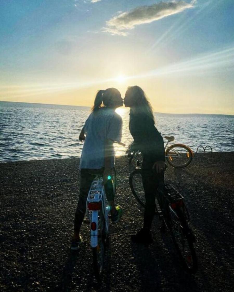 Γωγώ Μαστροκώστα: Η κόρη της, Βικτώρια Δέλλα,   έγινε 13 ετών, είναι ψηλή και κληρονόμησε την ομορφιά της μητέρας της