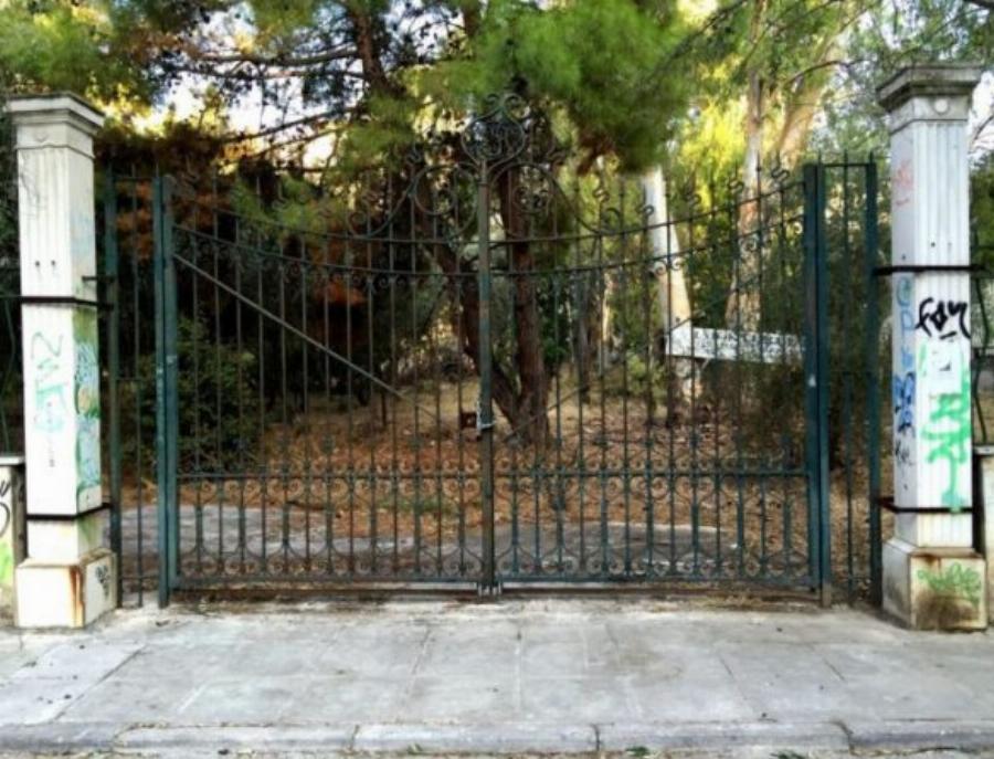 Βίλα Αλέξανδρου Ιόλα: Τα έργα αμύθητης αξίας, οι δηλώσεις που τον διέλυσαν, το παλάτι που βούλιαξε μαζί με τον ίδιο και η άθλια εικόνα του σήμερα