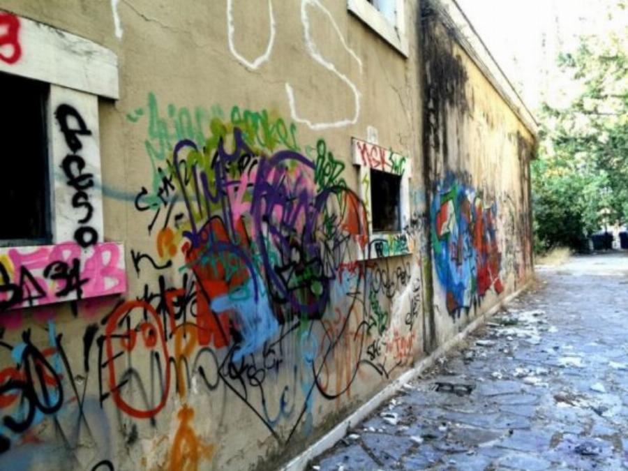 Βίλα Αλέξανδρου Ιόλα: Τα έργα αμύθητης αξίας, οι δηλώσεις που τον διέλυσαν, το παλάτι που βούλιαξε μαζί με τον ίδιο και η άθλια εικόνα του σήμερα