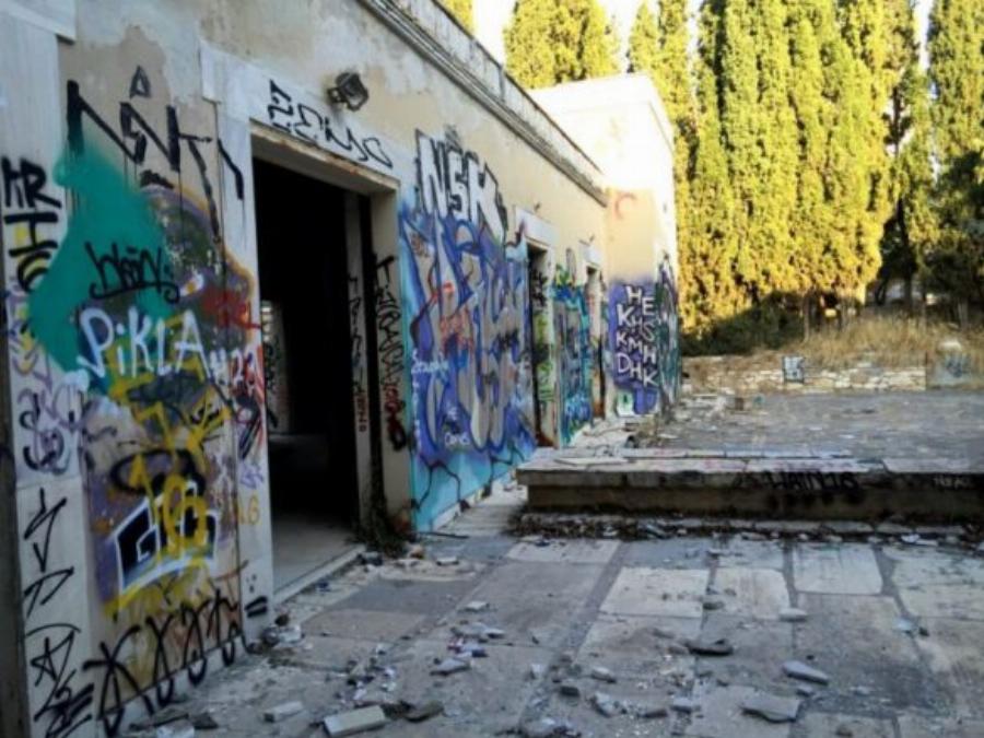 Βίλα Αλέξανδρου Ιόλα: Τα έργα αμύθητης αξίας, οι δηλώσεις που τον διέλυσαν, το παλάτι που βούλιαξε μαζί με τον ίδιο και η άθλια εικόνα του σήμερα