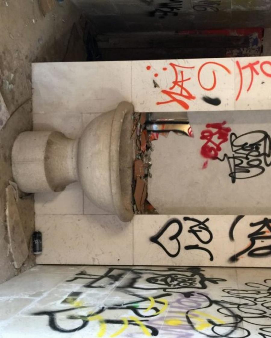 Βίλα Αλέξανδρου Ιόλα: Τα έργα αμύθητης αξίας, οι δηλώσεις που τον διέλυσαν, το παλάτι που βούλιαξε μαζί με τον ίδιο και η άθλια εικόνα του σήμερα