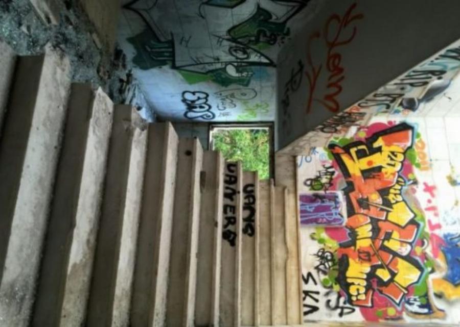 Βίλα Αλέξανδρου Ιόλα: Τα έργα αμύθητης αξίας, οι δηλώσεις που τον διέλυσαν, το παλάτι που βούλιαξε μαζί με τον ίδιο και η άθλια εικόνα του σήμερα