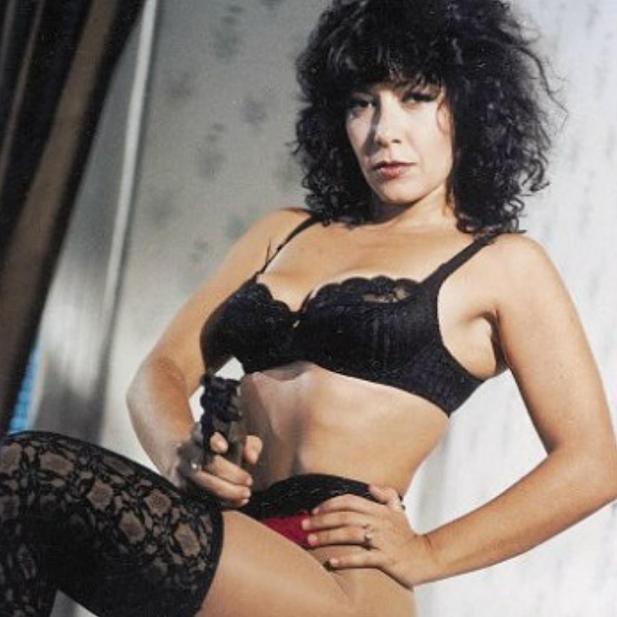 Βίνα Ασίκη: Η γοητευτική πρωταγωνίστρια της βιντεοκασέτας, οι περιπέτειες στα δικαστήρια και η απόσυρση από τα φώτα της δημοσιότητας