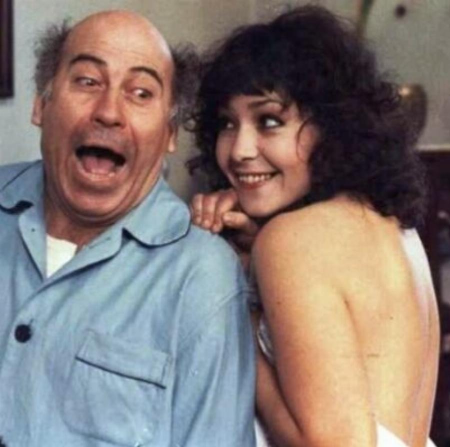 Βίνα Ασίκη: Η ακαταμάχητη πρωταγωνίστρια της βιντεοκασέτας, η μεγάλη καριέρα στα 80s, η αλλαγή καριέρας και η ζωή της σήμερα