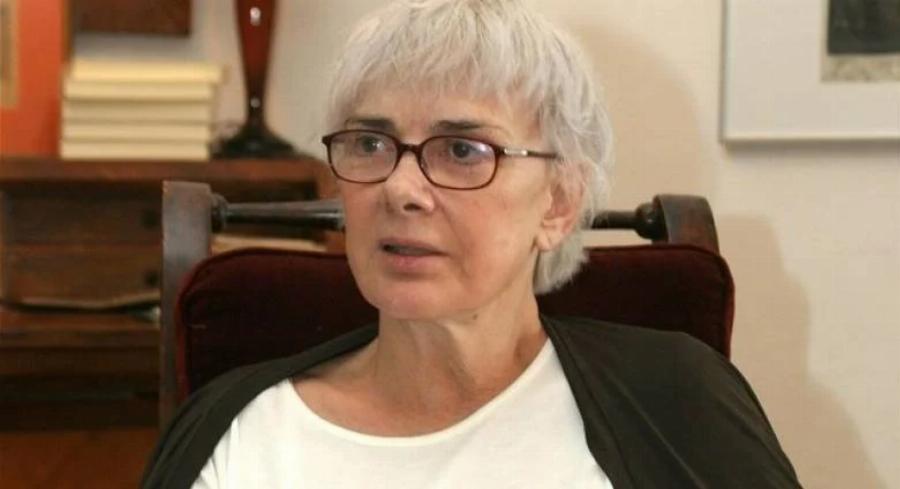 Ξένια Καλογεροπούλου: Ο Φέρτης που την άφησε για άλλη, οι αποβολές και ο λόγος που πρέπει να ζει στο σκοτάδι