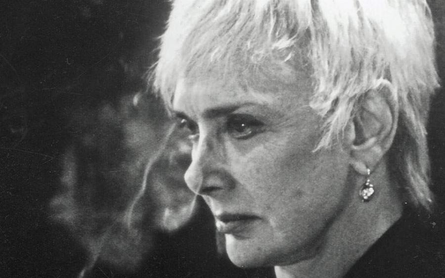 Ξένια Καλογεροπούλου: Ο Φέρτης που την άφησε για άλλη, οι αποβολές και ο λόγος που πρέπει να ζει στο σκοτάδι