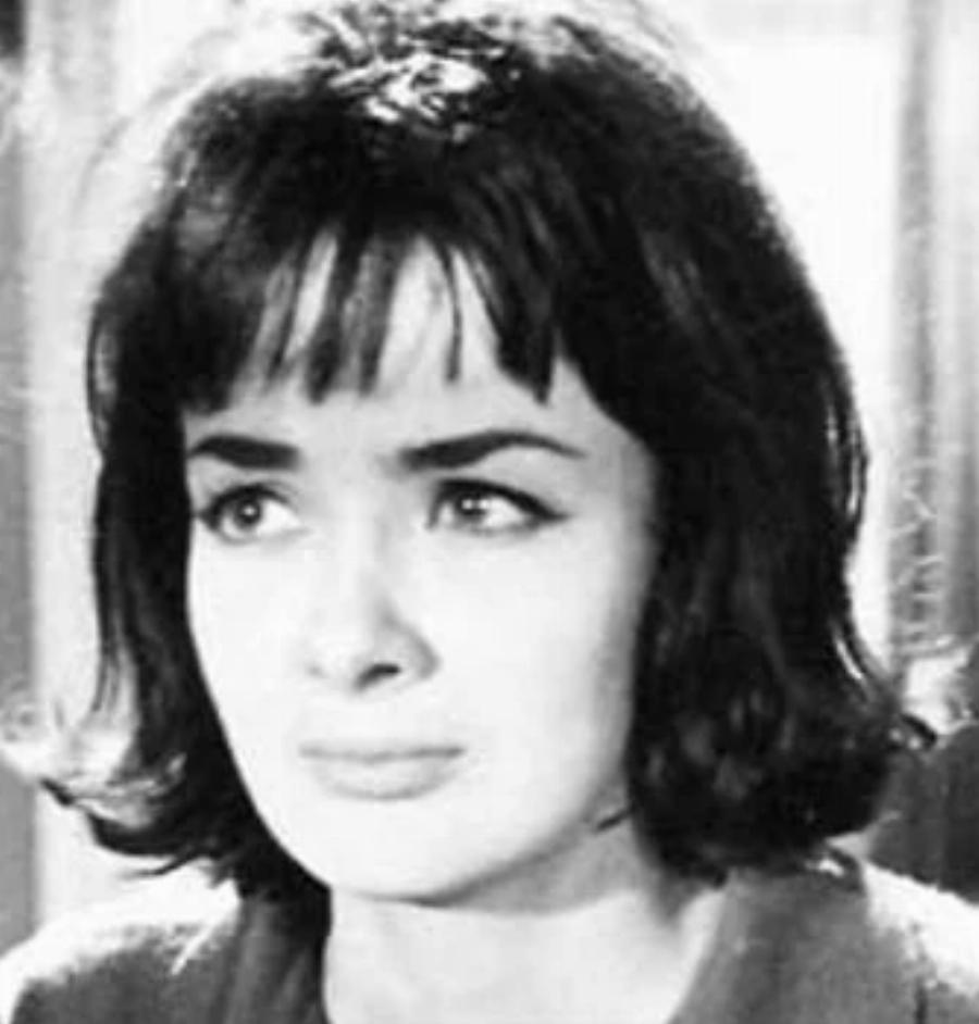 Ξένια Καλογεροπούλου: Ο Φέρτης που την άφησε για άλλη, οι αποβολές και ο λόγος που πρέπει να ζει στο σκοτάδι