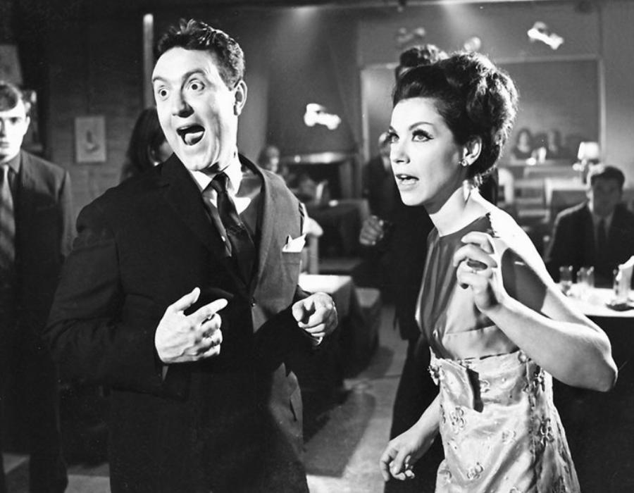 Μέλπω Ζαρόκωστα: Η νοσηλεία της μητέρας της σε ψυχιατρείο, ο μυστικός γάμος στα 17 της χρόνια και η άνιση μάχη με τον καρκίνο