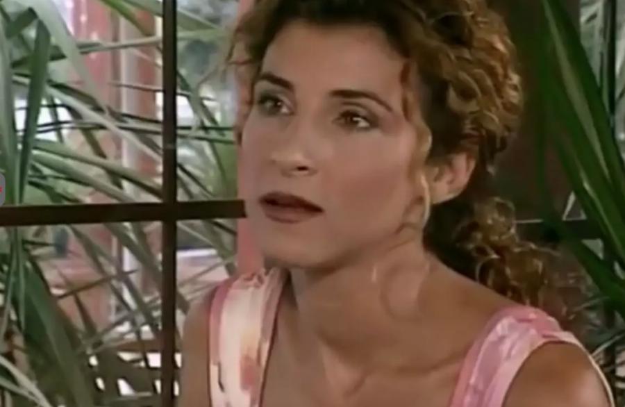 «Πέθανε ο άντρας μου και επέστρεψα με τη κόρη μου στην Ελλάδα»: Το άγνωστο οικογενειακό δράμα της τηλεοπτικής “Νάνσυς”