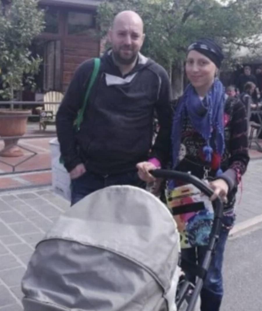 Συγκινητική ιστορία: 40χρονη μητέρα έφυγε απ’τη ζωή και άφησε 17 δώρα στην κόρη της, ένα για κάθε της γενέθλια μέχρι να ενηλικιωθεί