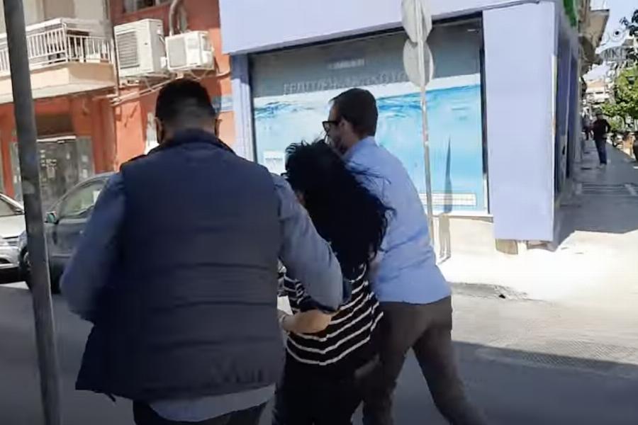 «Προδότη, η Μακεδονία είναι Ελλάδα» – Γυναίκα φώναξε στον Τσίπρα και προσήχθη από την ΕΛ.ΛΑΣ