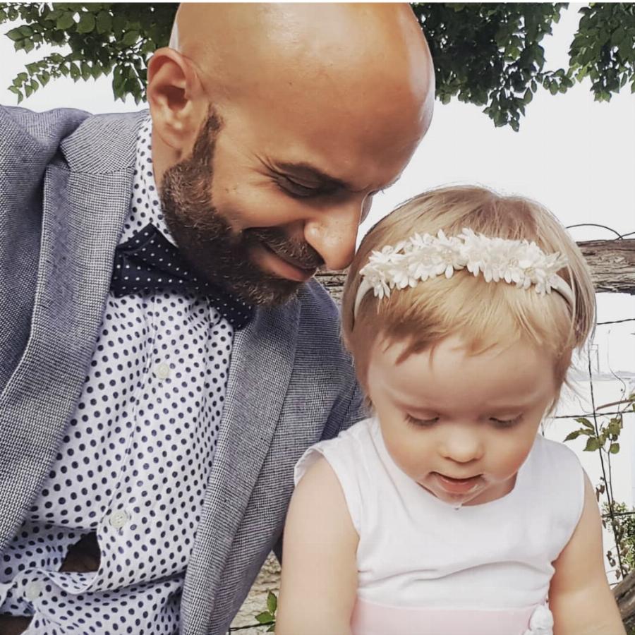 Υιοθεσία παιδιού με σύνδρομο Down: Ανύπαντρος πατέρας υιοθετεί 2χρονο παιδί με σύνδρομο Down που είχαν απορρίψει 20 οικογένειες