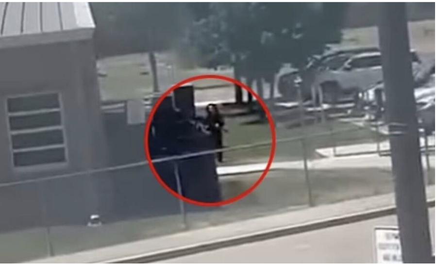 Η στιγμή που ο μακελάρης μπαίνει στο δημοτικό σχολείο του Τέξας για να σκοτώσει 19 παιδιά
