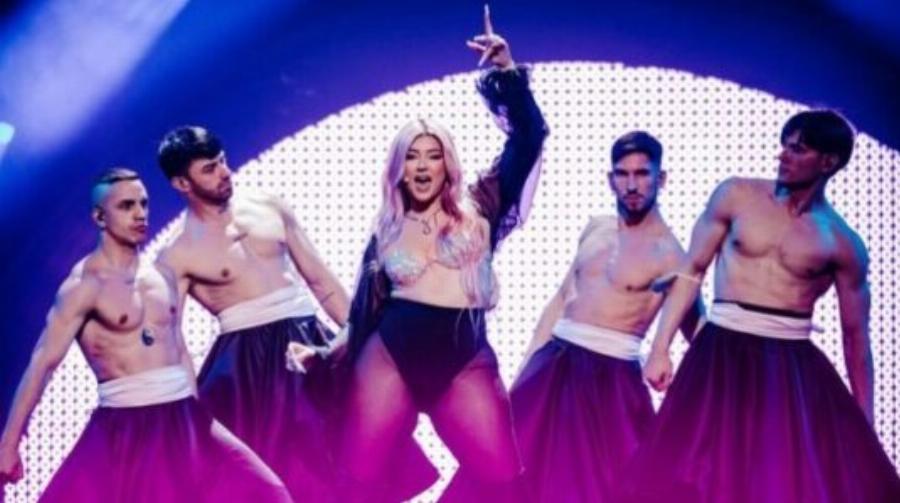 Eurovision 2022: Σχημάτισε τον Αλβανικό αετό – Χαμός με τη Ronela