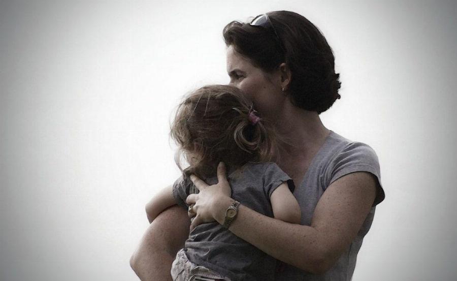 Η ιστορία της Μαρκέλλας: “Η μητέρα μου με μεγάλωσε μόνη ενώ ήμουν παιδί του άντρα της και της ερωμένης του”