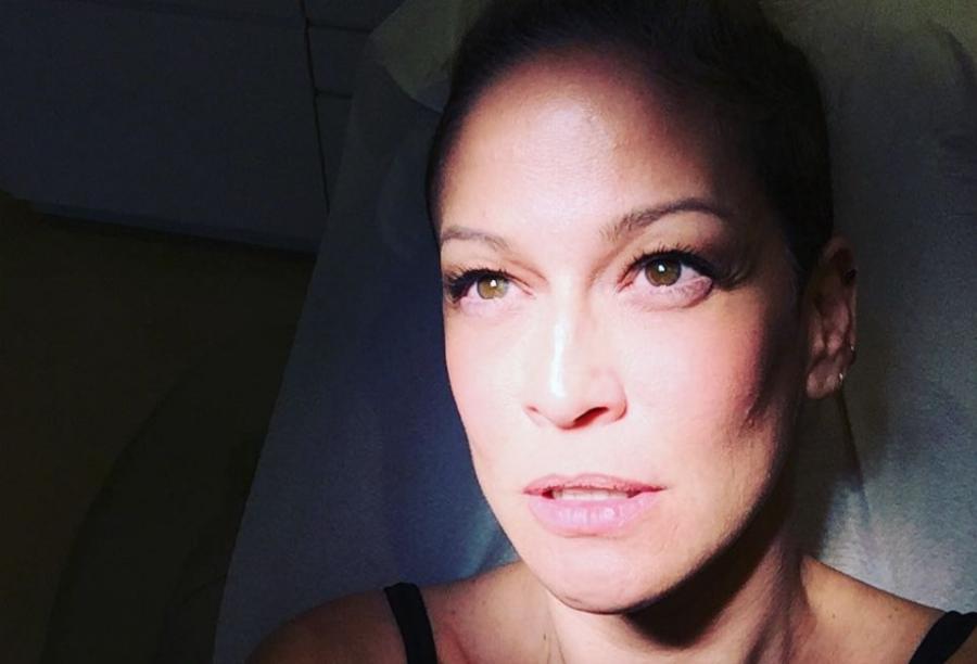 Ρέα Τουτουνζή: Οι ακραίες δίαιτες, ο μυστικός γάμος, το παιδί που δεν έκανε, η απώλεια που την τσάκισε, η κατακραυγή και τα λευκά μαλλιά