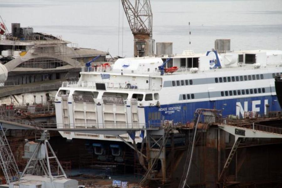 Το «Αίολος Κεντέρης»: Τέλος εποχής για το ταχύτερο πλοίο της Ελλάδας, το καμάρι μας βουλιάζει παρατήμενο σε λιμάνι