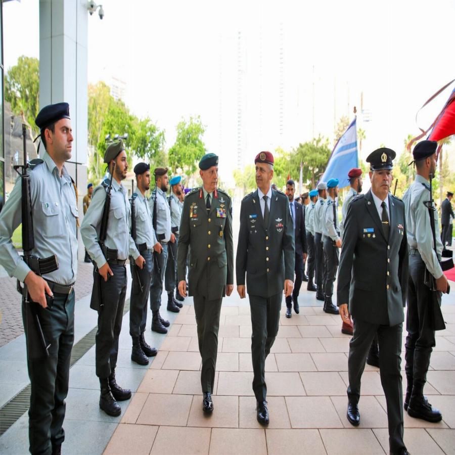 Ιερουσαλήμ: Ο Αρχηγός ΓΕΕΘΑ προσκυνά τον τάφο του Ιησού