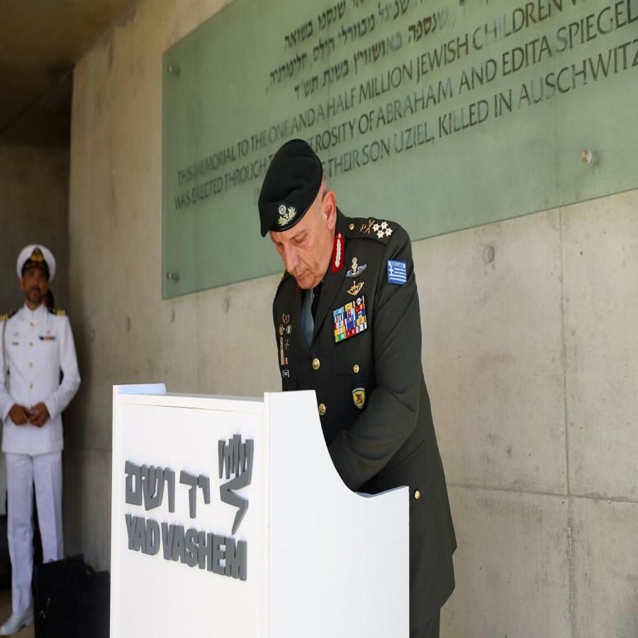 Ιερουσαλήμ: Ο Αρχηγός ΓΕΕΘΑ προσκυνά τον τάφο του Ιησού