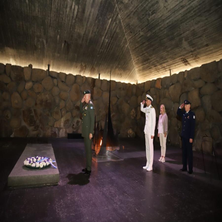 Ιερουσαλήμ: Ο Αρχηγός ΓΕΕΘΑ προσκυνά τον τάφο του Ιησού