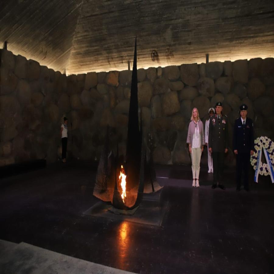 Ιερουσαλήμ: Ο Αρχηγός ΓΕΕΘΑ προσκυνά τον τάφο του Ιησού