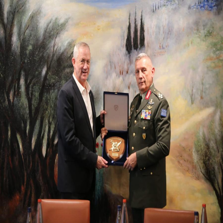 Ιερουσαλήμ: Ο Αρχηγός ΓΕΕΘΑ προσκυνά τον τάφο του Ιησού