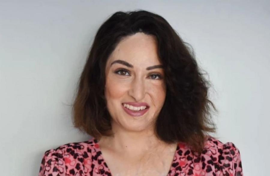 Δύναμη ψυχής από την Ιωάννα Παλιοσπύρου: Φωτογραφίζεται σε καλοκαιρινό mood και μάς δείχνει τα σημάδια στο σώμα της