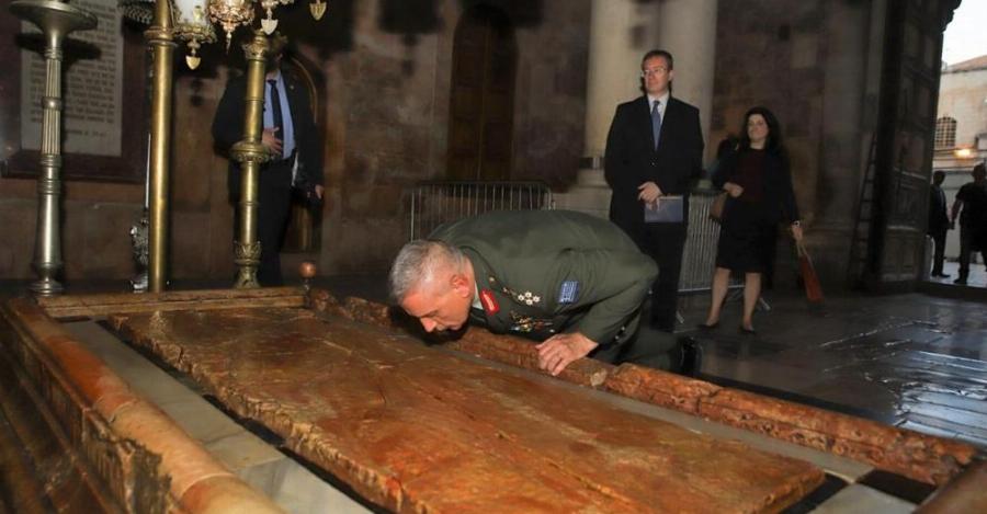 Ιερουσαλήμ: Ο Αρχηγός ΓΕΕΘΑ προσκυνά τον τάφο του Ιησού