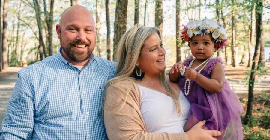 Υιοθεσία: Ζευγάρι υιοθέτησε ετοιμοθάνατο κοριτσάκι και του έσωσε τη ζωή