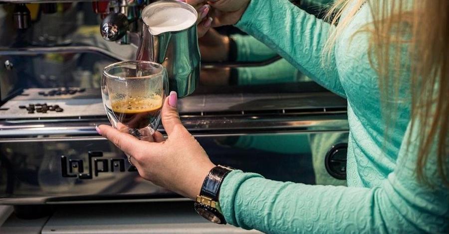 Να κάνεις οικογένεια και παιδιά σου λένε. Με 400 ευρώ μισθό εγώ και 350 ο φίλος μου, πώς;