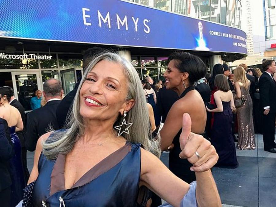 Γαλήνη Τσεβά: Η ιστορία με την Ελένη Δήμου, η στροφή στην καριέρα, η αλλαγή στην εμφάνισή και η γοητευτική παρουσία της