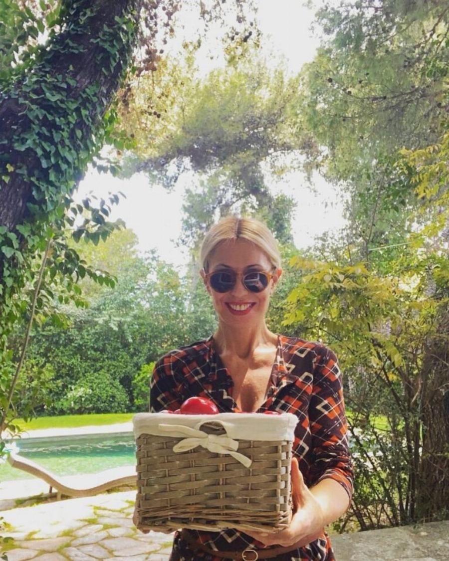 Μαρία Μπακοδήμου: Το σικάτο σπίτι στην Εκάλη, τα έργα τέχνης, η πολυτελής διακόσμηση και οι 2 κούκλοι γιοι της