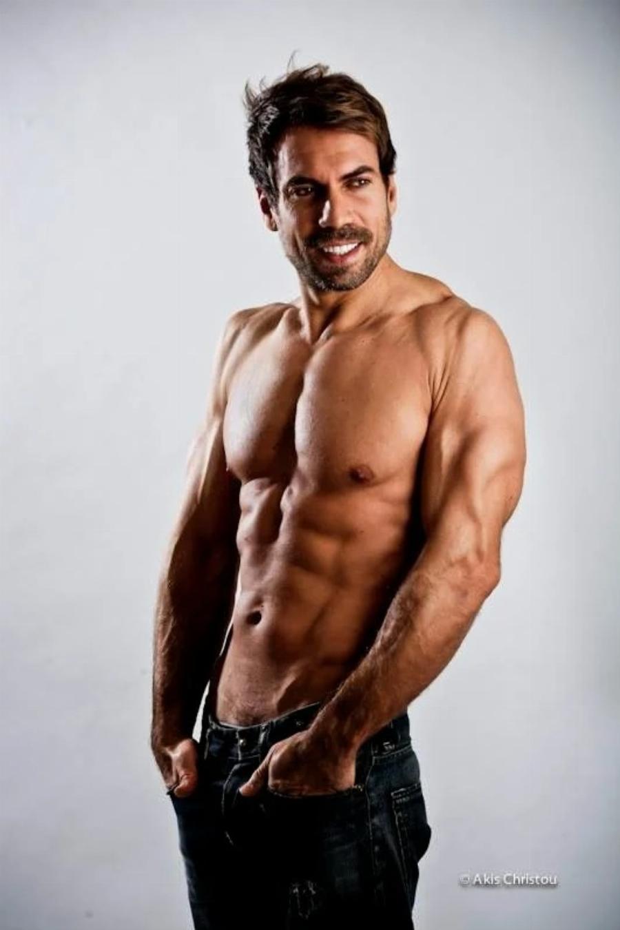 «Κωνσταντίνου και Ελένης»: Ο «χαρτοπαίκτης» Χρήστος Σκορδάς και η τρομερή αλλαγή στην εμφάνιση