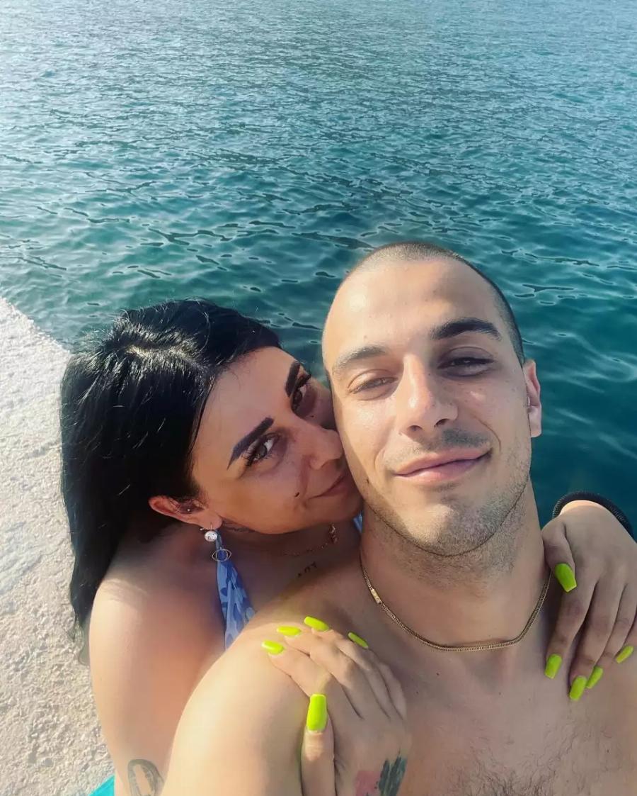 Η σούπερ Κική μας δείχνει για πρώτη φορά τον κούκλο σύντροφό της: Μελαχρινός γόης με γuμvασμέvo σώμα