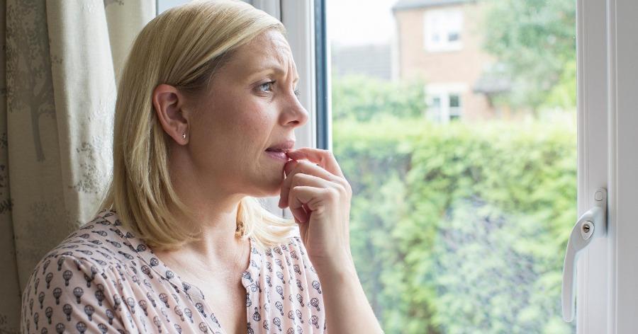 «Η κόρη μου παντρεύεται και ο πεθερός της είναι η πρώτη μου αγάπη. Θέλω να διαλύσω τον γάμο τους, δεν αντέχω»