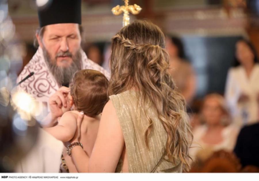 Βάφτισαν τον γιο τους, Γιάννης Καλλιάνος – Χάρις Δαμιανού: Η ονειρική διακόσμηση, ο νονός και το ευτυχισμένο γεγονός