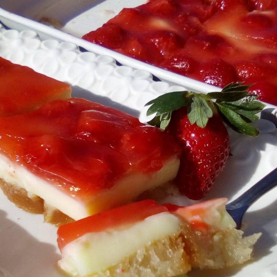 Γλυκό ψυγείου χωρίς ζάχαρη: Πανεύκολο και δροσερό με φράουλες και με χαμηλά λιπαρά