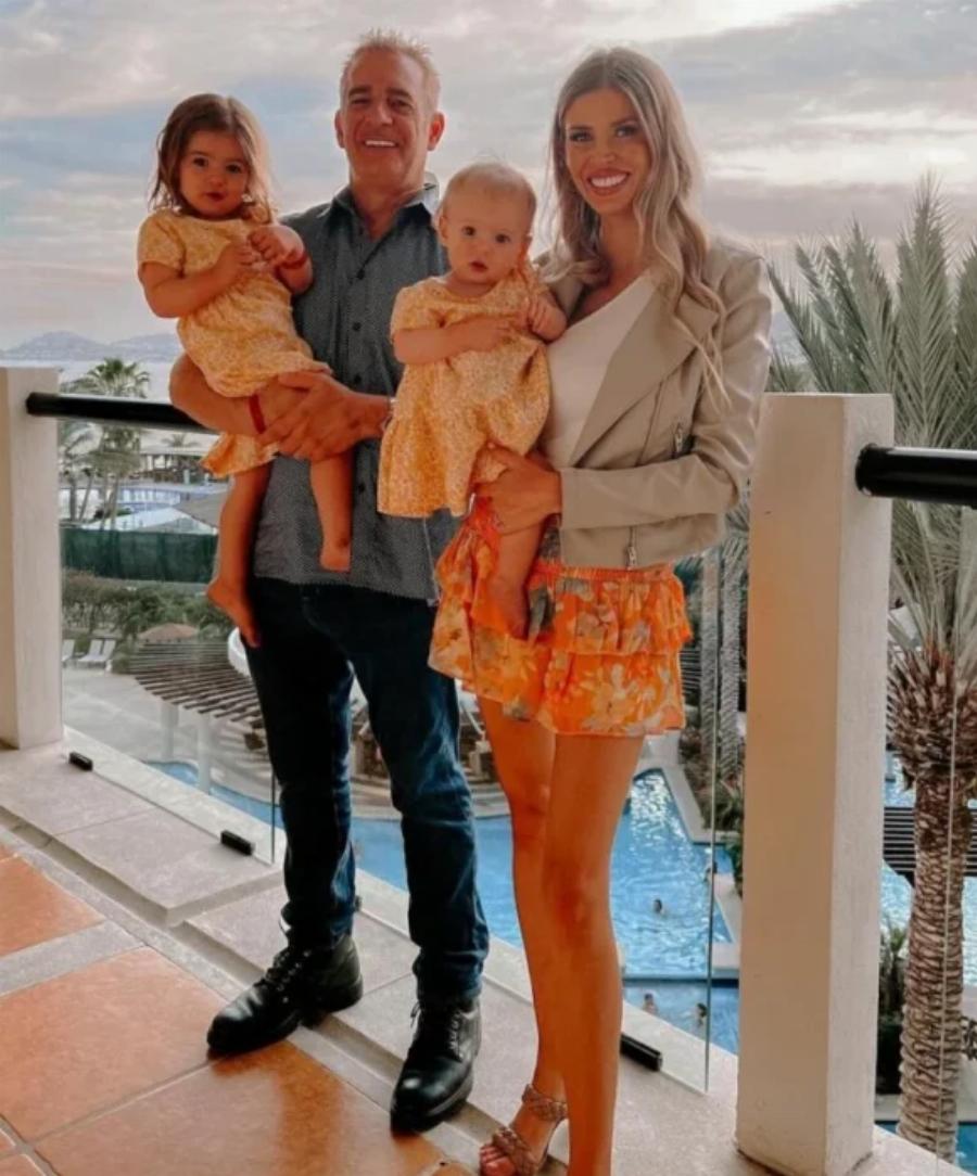 «Μπορεί να περνούν τον σύζυγό μου για παππού μου, αλλά είναι ο έρωτας της ζωής μου»