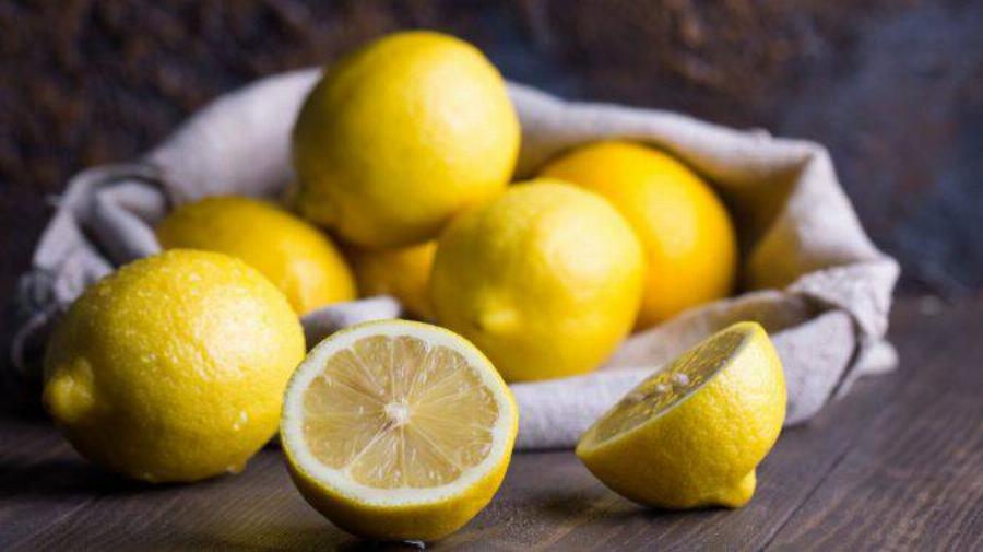 Ποιες ασθένειες καταπολεμά το λεμόνι; Οι «μαγικές» ιδιότητές του για τον οργανισμό μας