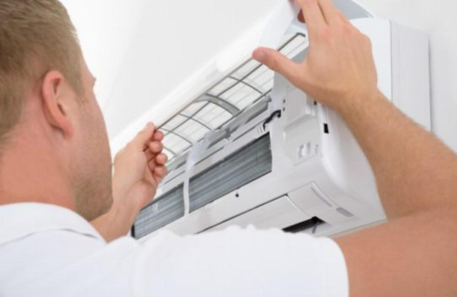 Κλιματιστικό: Ο εύκολος και γρήγορος τρόπος για  να το καθαρίσετε – Μυρίζει φρεσκάδα με μόνο 2 υλικά