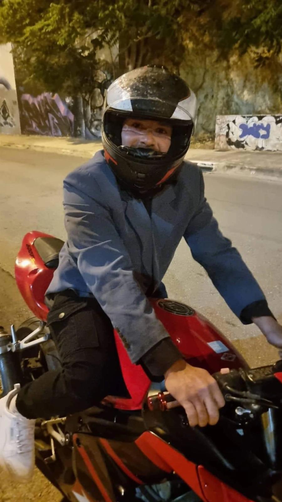 Θρήνος στην Καλαμάτα:  Νεκρός, σε μία στιγμή 26 χρονών παλικάρι, συντετριμμένοι οι συγγενείς και οι φίλοι του