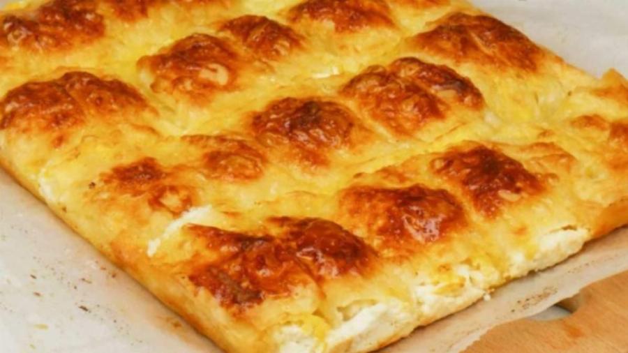 Λαχταριστή τυρόπιτα, αφράτη μέσα και τραγανή απέξω μόνο με λίγα υλικά