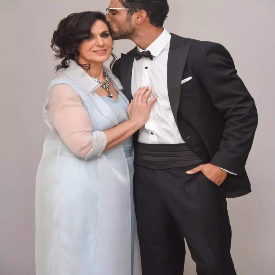 Η ανάρτηση του Ετεοκλή Παύλου για τη μητέρα του που συγκλονίζει: Φωτογραφίες από την περίοδο που ήταν στο νοσοκομείο