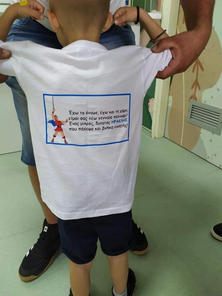 Νικητής ο μικρός Ηρακλής: Κέρδισε την μάχη με τον καρκίνο και χτύπησε το καμπανάκι του θριάμβου