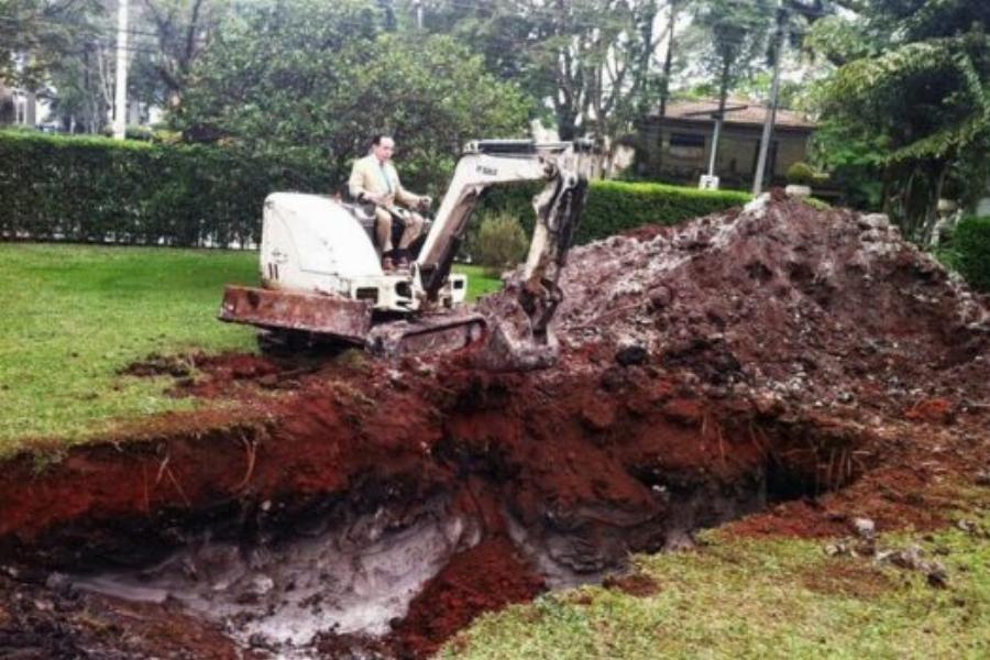 Πολυεκατομμυριούχος έθαψε το πανάκριβο του αυτοκίνητο του για να μπορεί να το πάρει μαζί του στον άλλο κόσμο