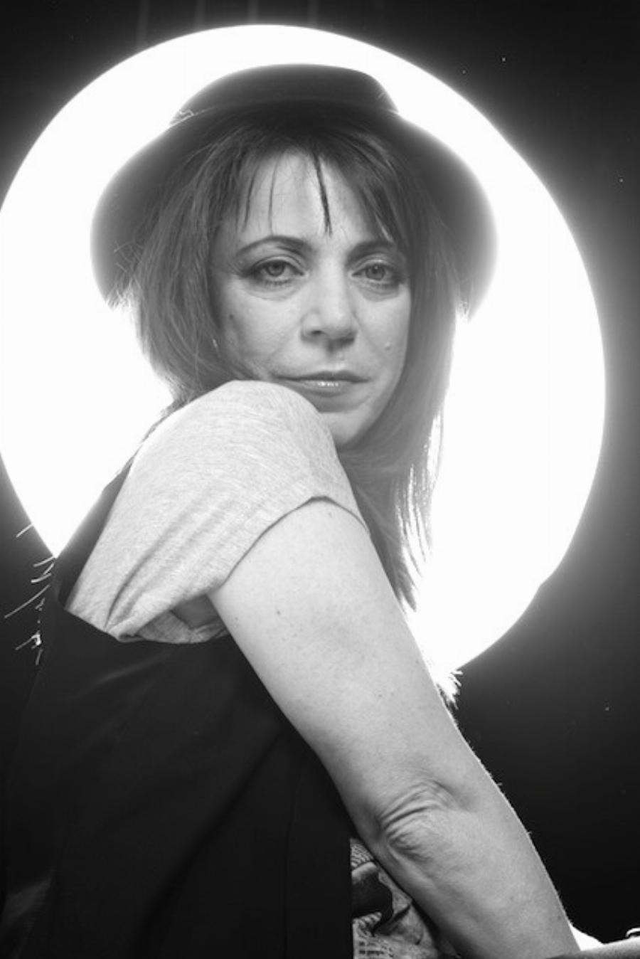 «Έκοβα τα μαλλιά μόνη μου και ποτέ δεν βαφόμουν»: Η άγνωστη ιστορία της Δήμητρας Παπαδοπούλου