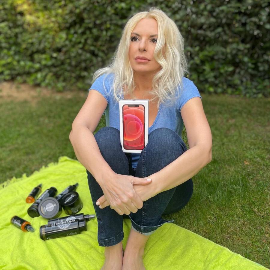 Αννίτα Πάνια: Εντυπωσιάζει με το κορμί της στα 52 της χρόνια θυμίζοντας μοντέλο