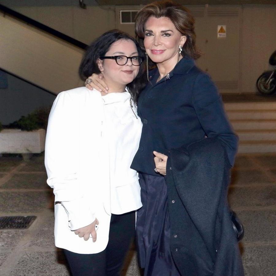 Μιμή Ντενίση: Η απώλεια του συντρόφου της μια εβδομάδα πριν τον γάμο, η υιοθεσία της κόρης της και τα δύσκολα παιδικά χρόνια